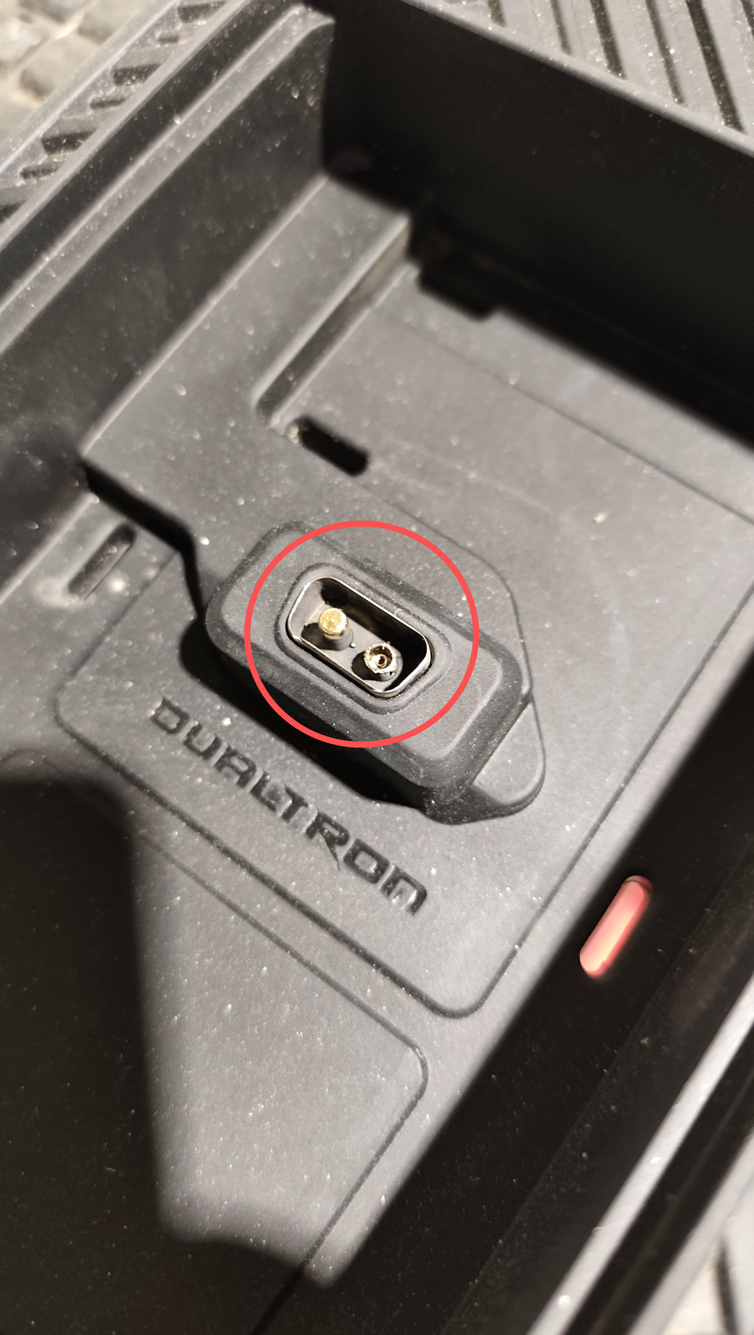 Connecteur de charge chassis pour trottinette Dualtron